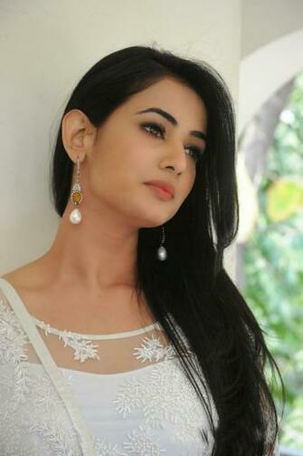 Sonal Chauhan Bollywood Actress Wallpaper
