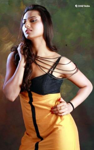 Isha Chawla Hot Pics Photo Shared By Tandy Fans Share Image