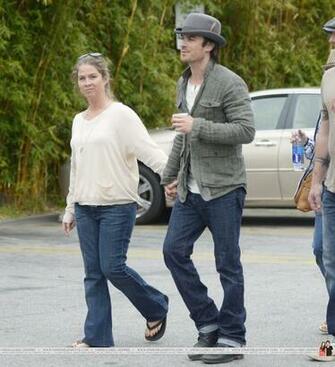 Hq Pics Ian Somerhalder Hanging Out With Friends At Venice Beach