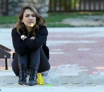 Jessica Alba Coldwater Canyon Park In Beverly Hills February
