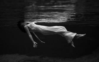 Photo Wallpaper Creative Black And White Girl Water Dress