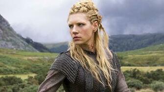 Katheryn Winnick Lagertha S Hairstyle In Vikings Strayhair