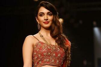 Kiara Advani Wallpaper Top Background