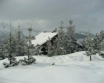 Snow Wallpaper Hidden Cabin