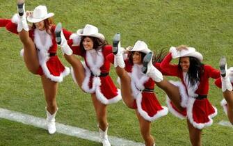 Santa Claus Cheerleaders Wallpaper