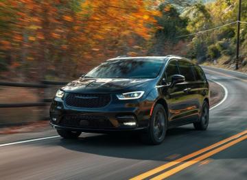 Chrysler Pacifica Limited S Awd Front Three Quarter