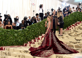 Dazzling Met Gala Red Carpet Moment Featuring Stunning Wallpaper