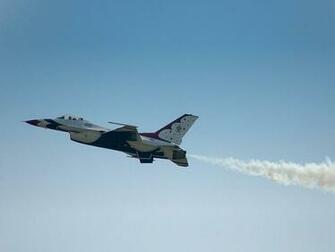 Thunderbird F Humo Wallpaper