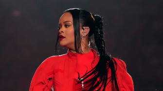 Steal Rihanna S Red Hot Super Bowl Glam Courtesy Of Her Makeup