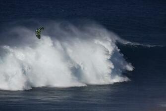 The Grinder On A Huge Day At Jaws With His Wainman Hawaii Rabbit Kite