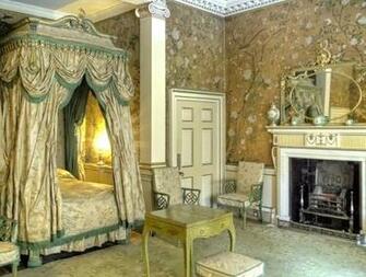 Interiors Ltd Up Against The Wall A Brief History Of Wallpaper