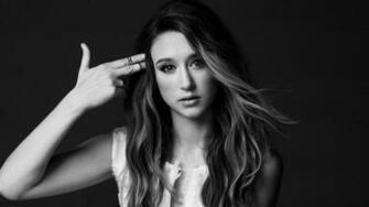 Taissa Farmiga HD Wallpaper 7wallpaper Net