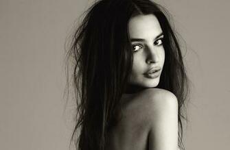 Celebrity Emily Ratajkowski Wallpaper