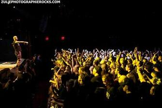 Metal Horns Crowd Image Pictures Becuo