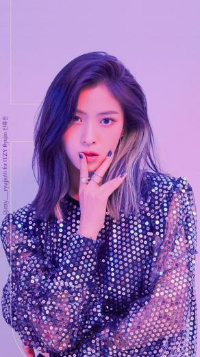 Itzy S Ryujin Wallpaper