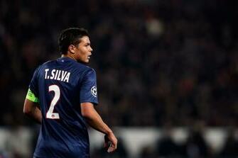 Thiago Silva Football Soccer Player Seaing Ball HD Mobile