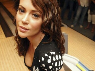 Alyssa Milano Wallpaper