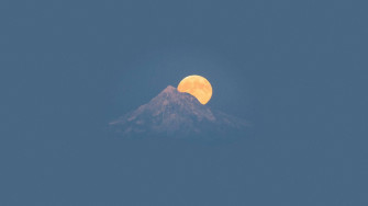 Aesthetic Moon Wallpaper
