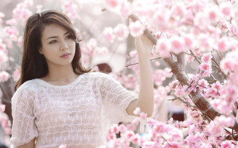 Japanese Women Wallpaper
