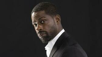 Sterling K Brown Se Une A Black Panther Modogeeks