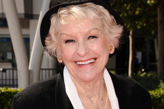 Elaine Stritch Wallpaper Helt Gratis