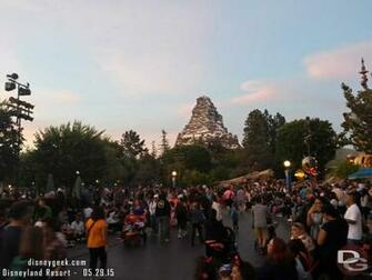 Hub With Matterhorn In The Background Disneyland Geek S
