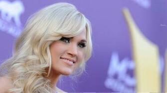 Carrie Underwood Face Closeup Golden Hairs Smiling