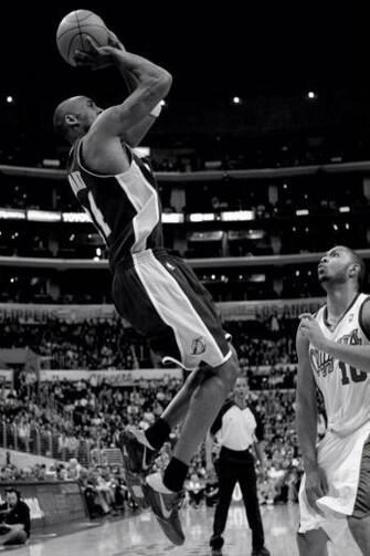 Jumped Up And Shot Kobe Bryant iPhone Wallpaper Background