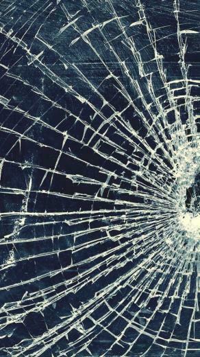 Cracked iPhone 4s Screen Wallpaper Broken