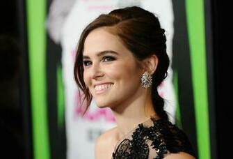 Beautiful HD Zoey Deutch Wallpaper HDwallsource