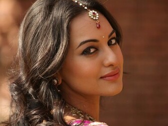 Bollywood Famous Actress Sonakshi Sinha High Definition Wallpaper