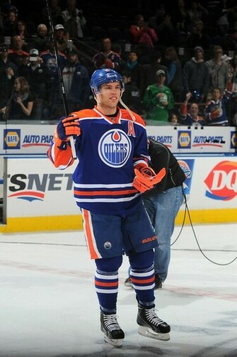 Taylor Hall Of The Edmonton Oilers Salutes Crowed