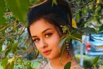 Avneet Kaur HD Wallpaper Baltana