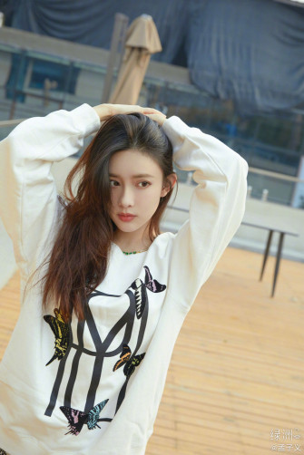 China Entertainment News Meng Ziyi Poses For Photo Shoot