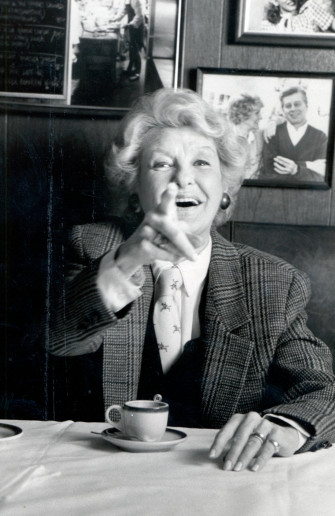 En Sie Kostenlose Elaine Stritch Wallpaper