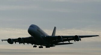 Singapore Airlines Airbus A380 Landing Wallpaper