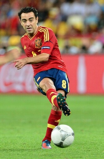 Xavi Wallpaper Football Soccer Photos Messi