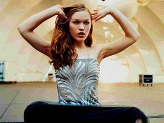 Julia Stiles Wallpaper Celebrities