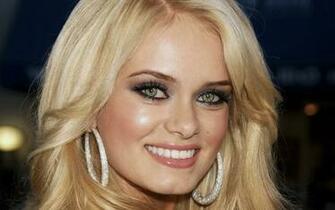 Sara Paxton Wallpaper