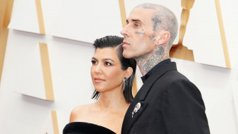 Kourtney Kardashian Wore A Gothy Manicure To The Oscars See