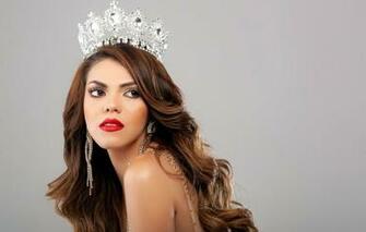 Wallpaper Decoration Background Model Portrait Crown Makeup