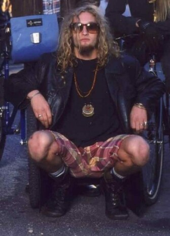 Layne Staley News Photos Biography Videos And Wallpaper
