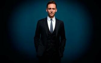 Wallpaper HD Tom Hiddleston Elegant Look Expert