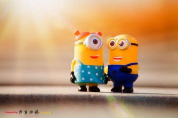 Fall In Love Cute Minions Wallpaper