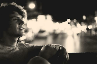 Evan Peters Photo