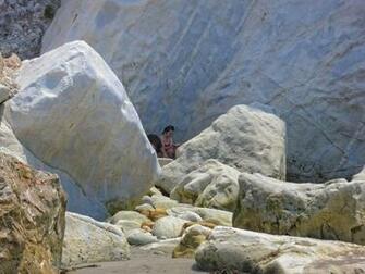 Sunbathers On The Rocks Beach Wallpaper By Viejito Travel