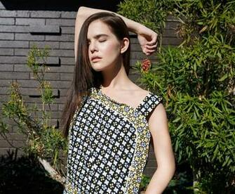 Zoey Deutch Wallpaper Background