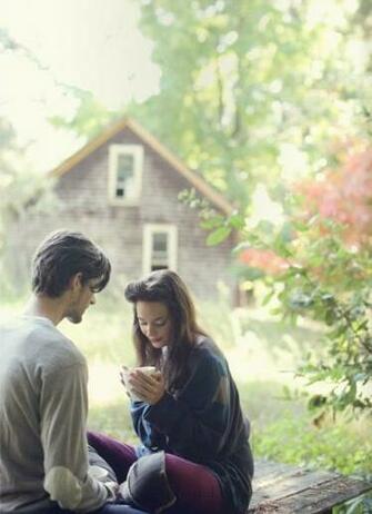 Cute Couple In Love Wallpaper Hugging Tightly L
