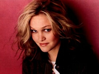 Julia Stiles Wallpaper