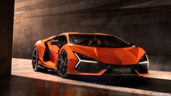 Lamborghini Revuelto Front Three Quarter Caricos